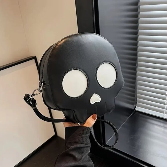 Black skull structured cross body shoulder bag - Picture 5 of 11